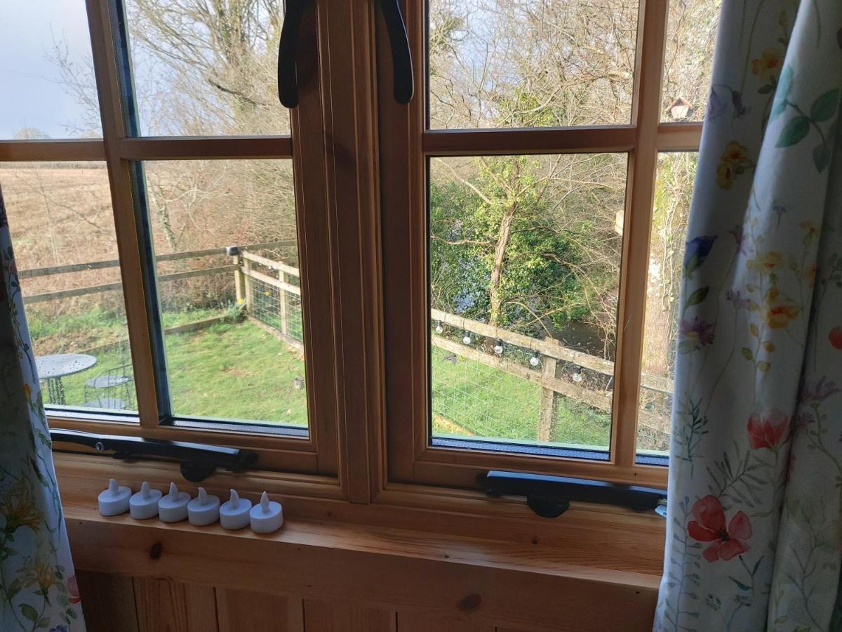 The Old Mill Shepherds Hut Okehampton Exterior photo